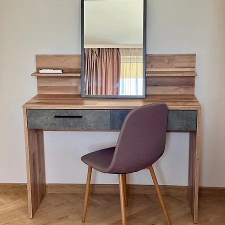 Parkview Luxury In Center 8 Daire Tırnova