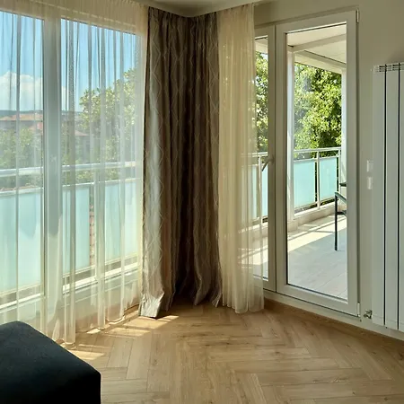 Parkview Luxury In Center 8 Daire Tırnova