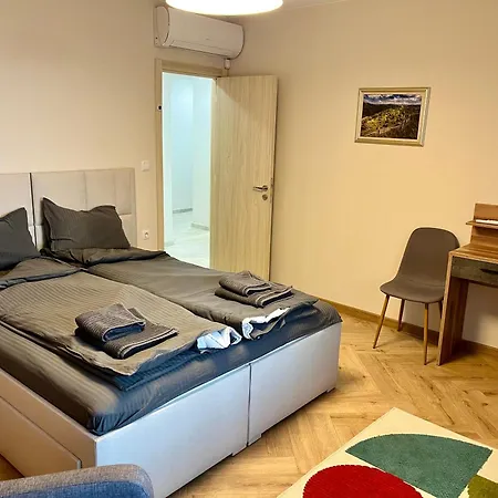 Parkview Luxury In Center 8 Daire Tırnova